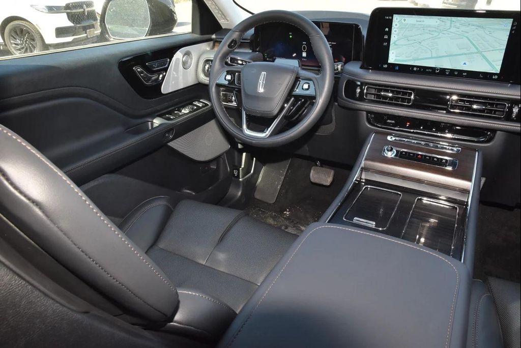 new 2025 Lincoln Aviator car, priced at $81,390