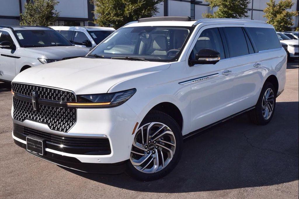 new 2025 Lincoln Navigator car, priced at $102,797