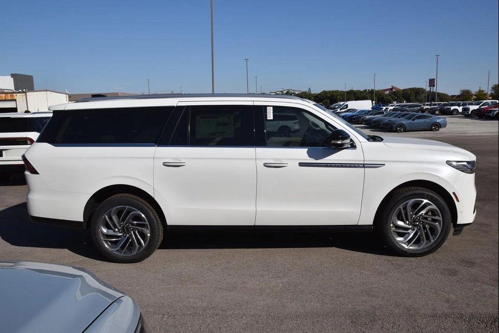 new 2025 Lincoln Navigator car, priced at $102,797