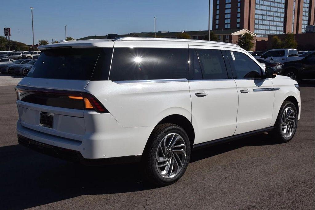 new 2025 Lincoln Navigator car, priced at $102,797