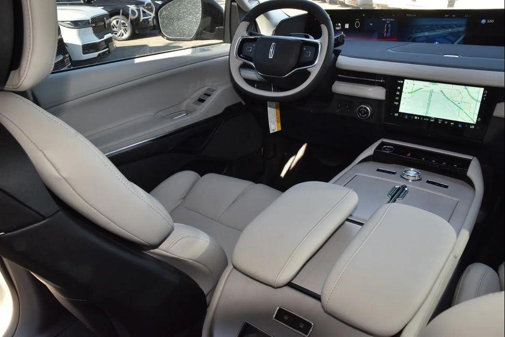 new 2025 Lincoln Navigator car, priced at $102,797