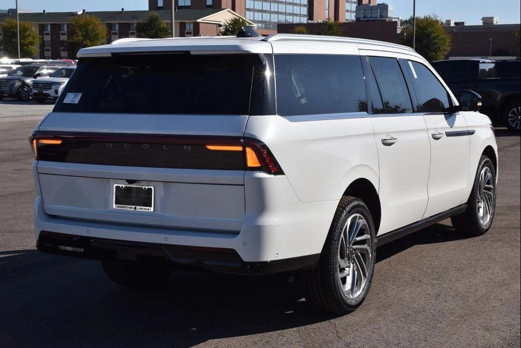 new 2025 Lincoln Navigator car, priced at $102,797
