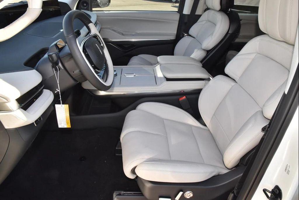 new 2025 Lincoln Navigator car, priced at $102,797