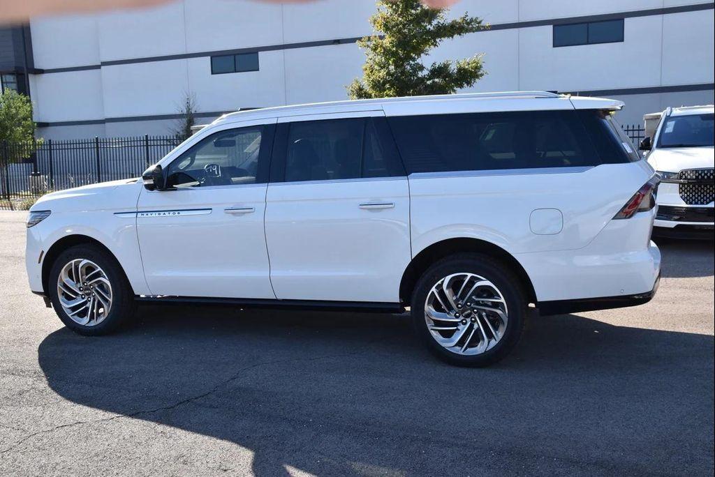 new 2025 Lincoln Navigator car, priced at $102,797