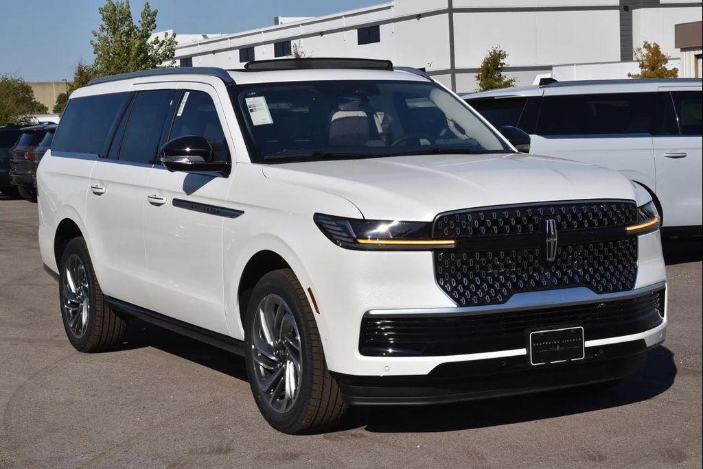 new 2025 Lincoln Navigator car, priced at $102,797
