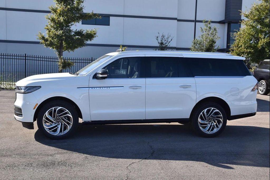 new 2025 Lincoln Navigator car, priced at $102,797