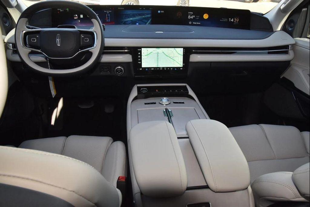 new 2025 Lincoln Navigator car, priced at $102,797