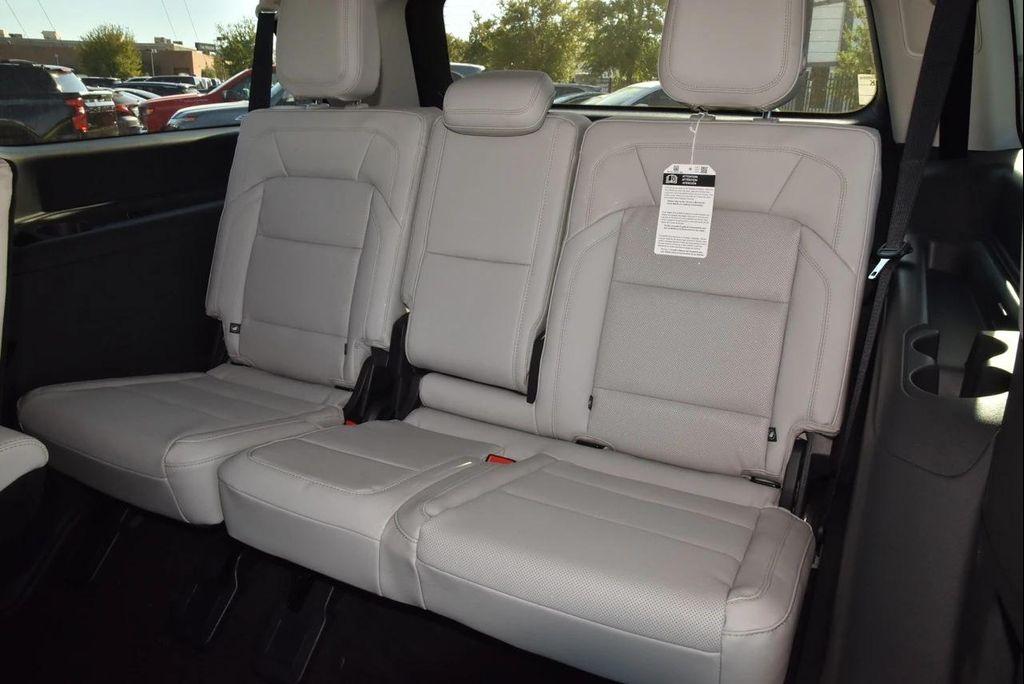 new 2025 Lincoln Navigator car, priced at $102,797