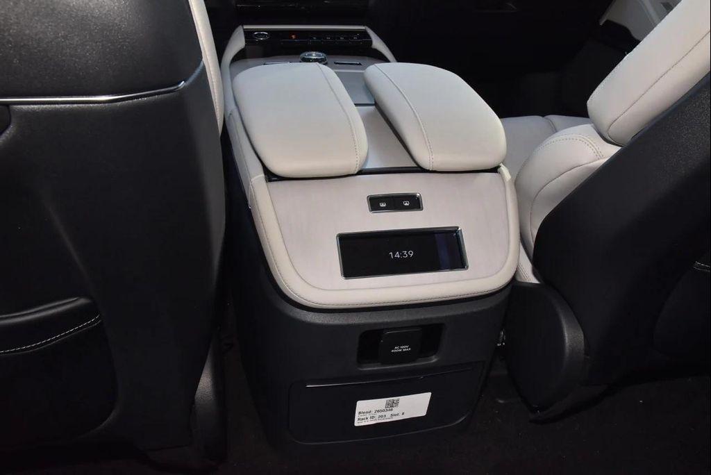 new 2025 Lincoln Navigator car, priced at $102,797