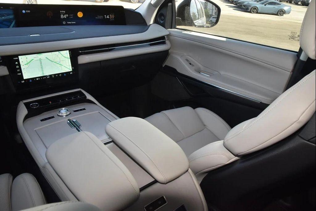 new 2025 Lincoln Navigator car, priced at $102,797