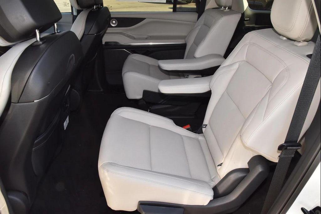 new 2025 Lincoln Navigator car, priced at $102,797