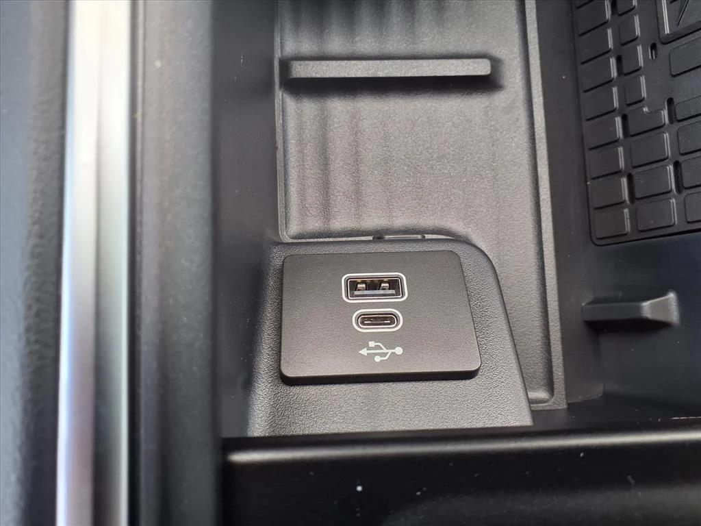 new 2025 Ford Expedition car, priced at $78,142