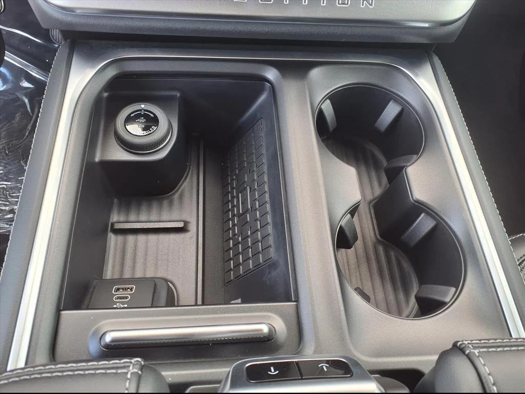 new 2025 Ford Expedition car, priced at $78,142