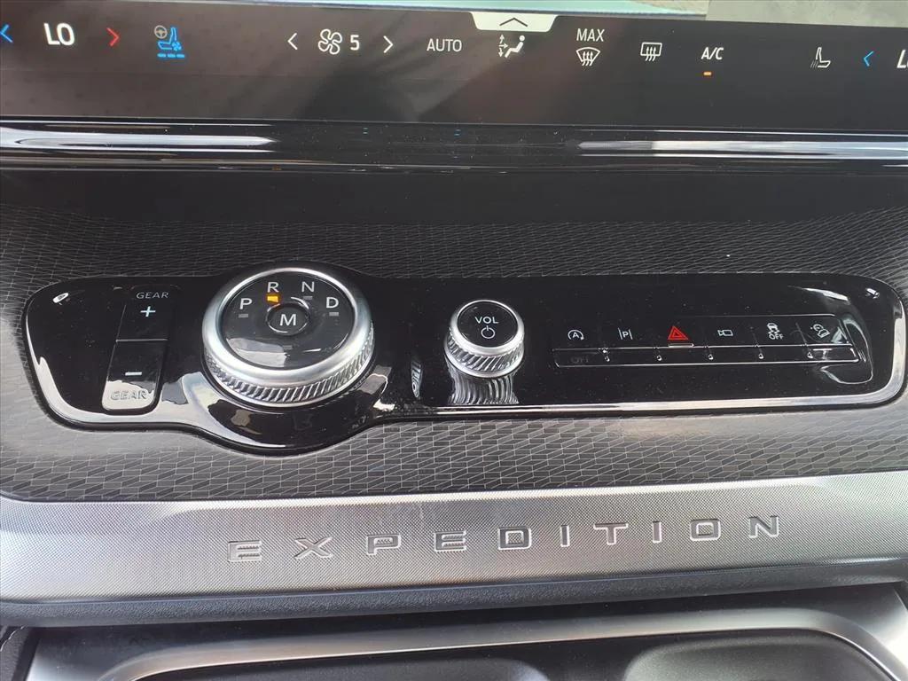 new 2025 Ford Expedition car, priced at $78,142