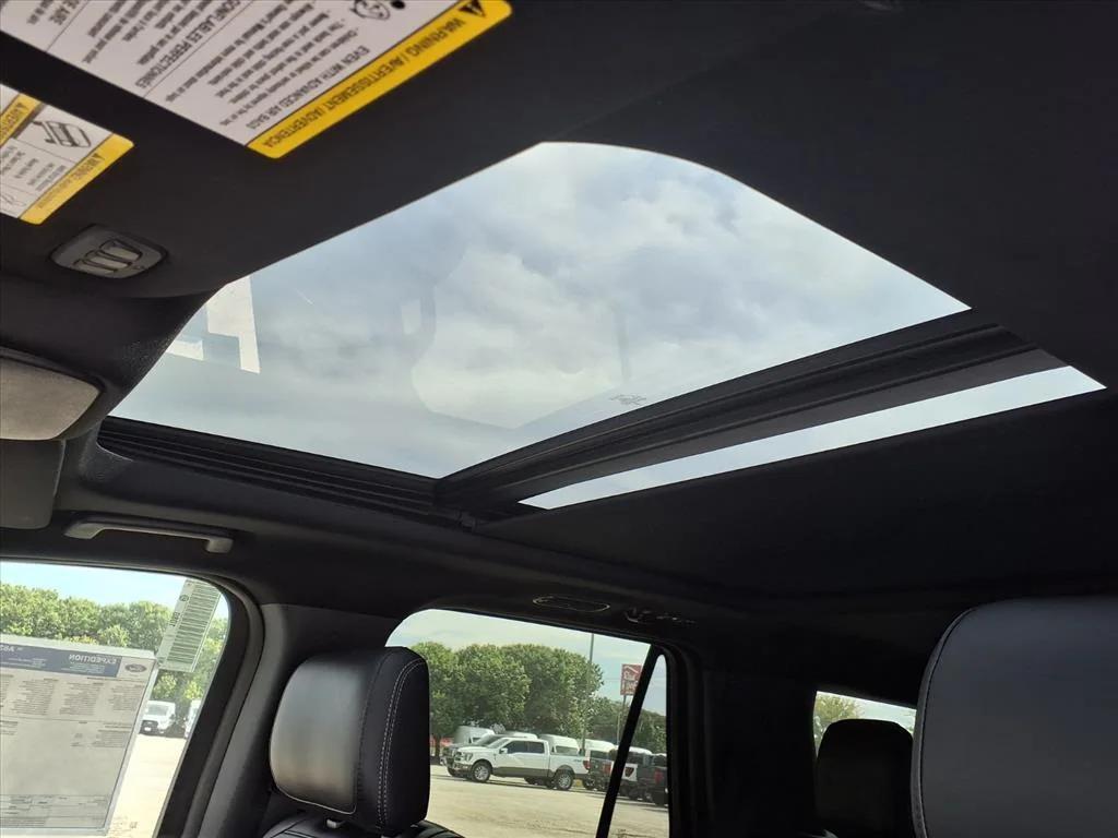 new 2025 Ford Expedition car, priced at $78,142