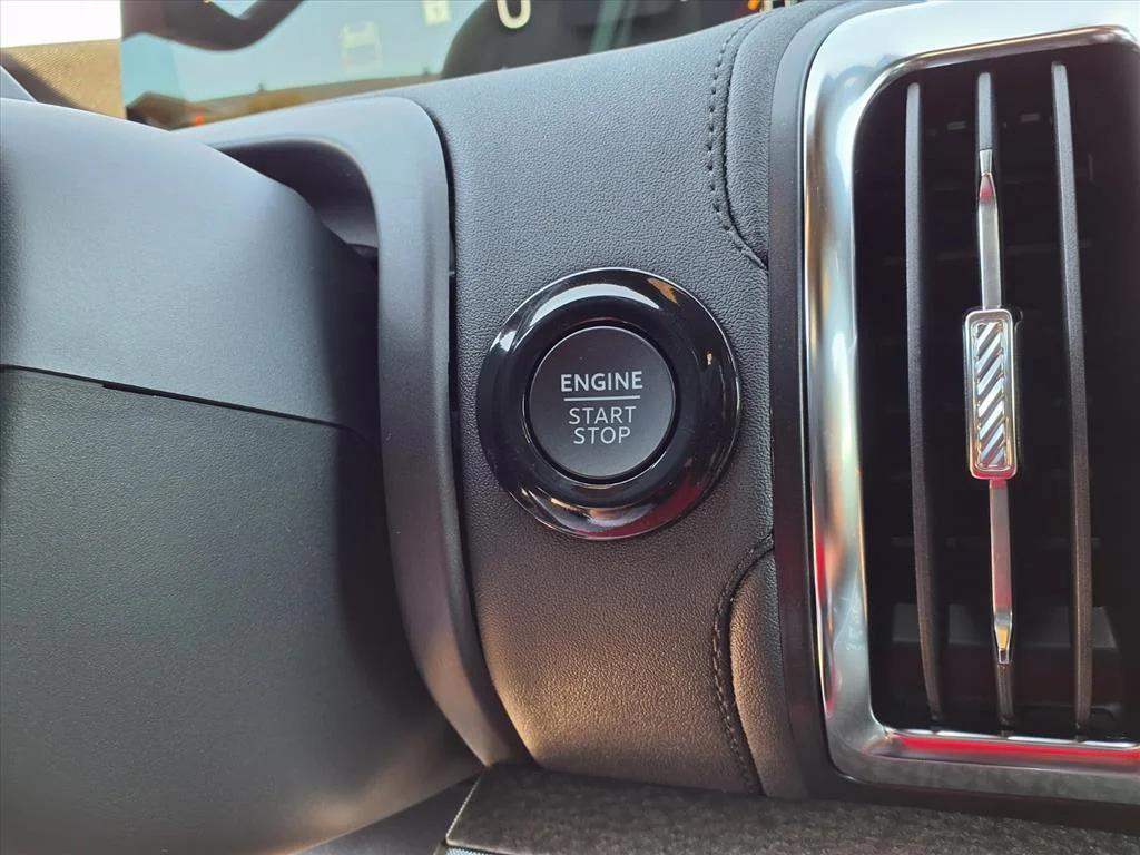 new 2025 Ford Expedition car, priced at $84,940