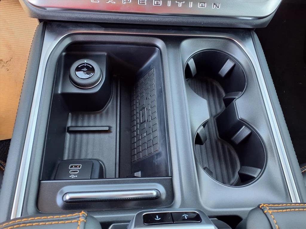 new 2025 Ford Expedition car, priced at $84,940