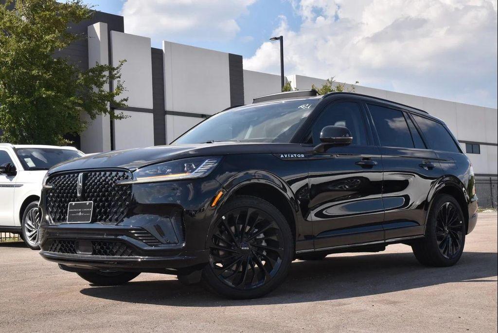 new 2025 Lincoln Aviator car, priced at $73,627