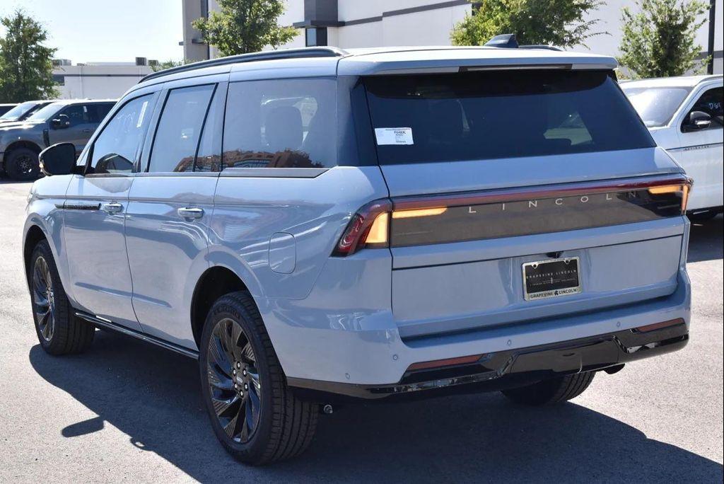 new 2025 Lincoln Navigator car, priced at $103,286