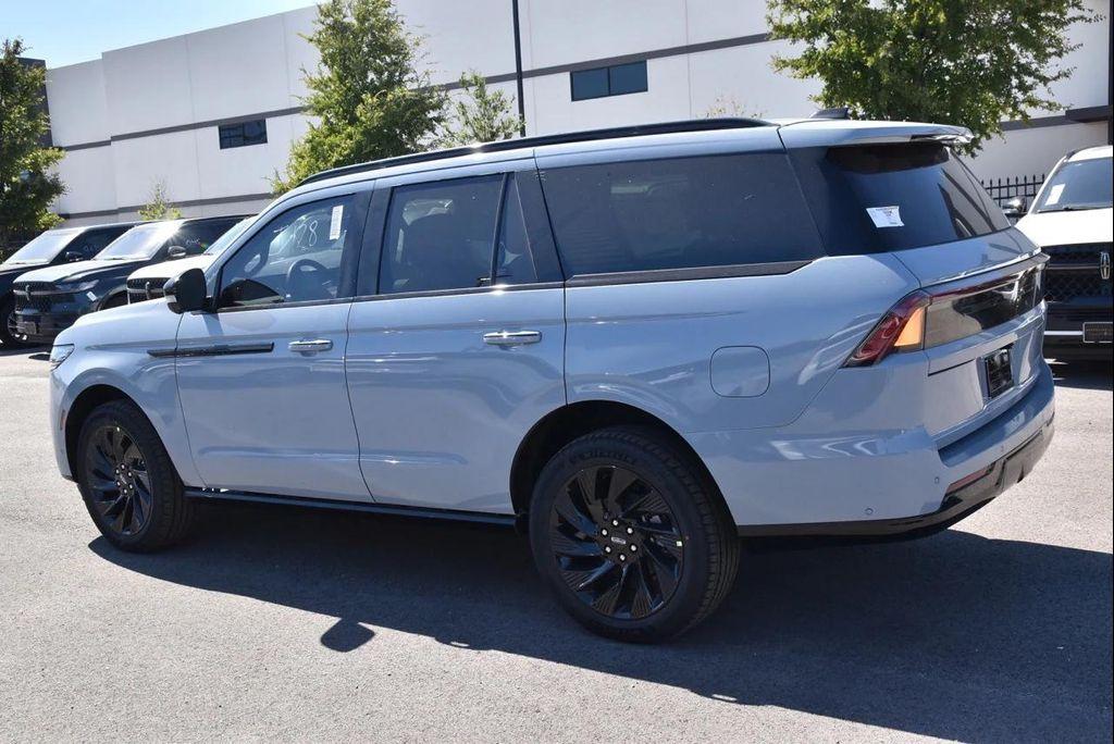 new 2025 Lincoln Navigator car, priced at $103,286