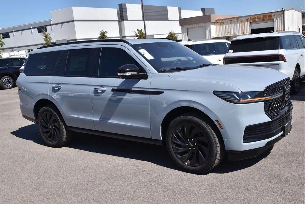 new 2025 Lincoln Navigator car, priced at $103,286
