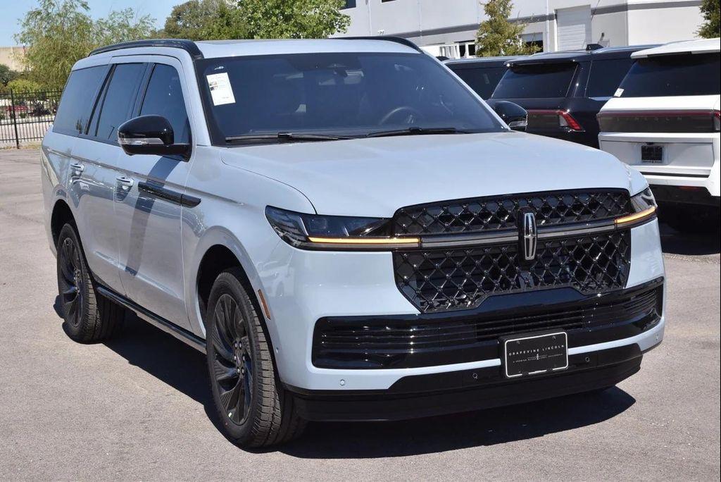 new 2025 Lincoln Navigator car, priced at $103,286