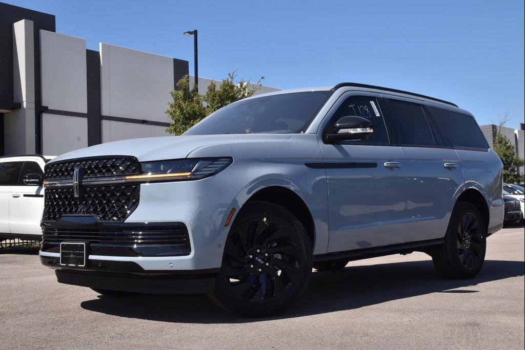 new 2025 Lincoln Navigator car, priced at $103,286