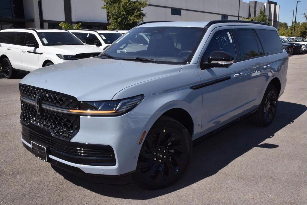 new 2025 Lincoln Navigator car, priced at $103,286