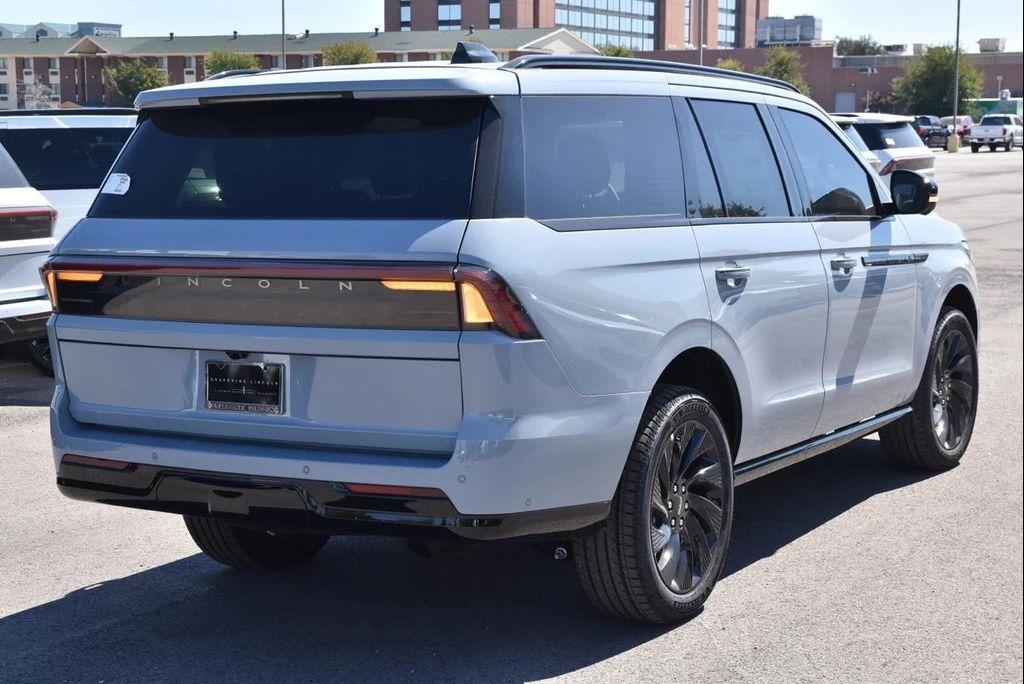 new 2025 Lincoln Navigator car, priced at $103,286