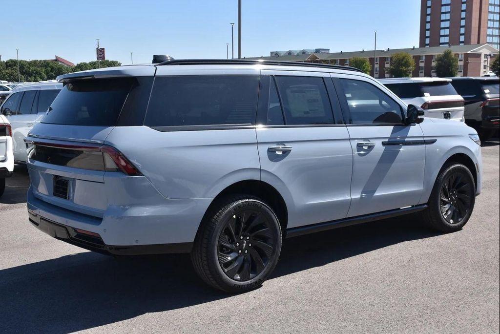 new 2025 Lincoln Navigator car, priced at $103,286
