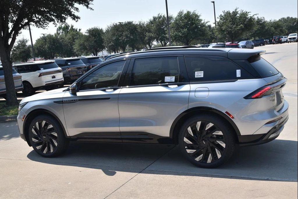 new 2025 Lincoln Nautilus car, priced at $62,117