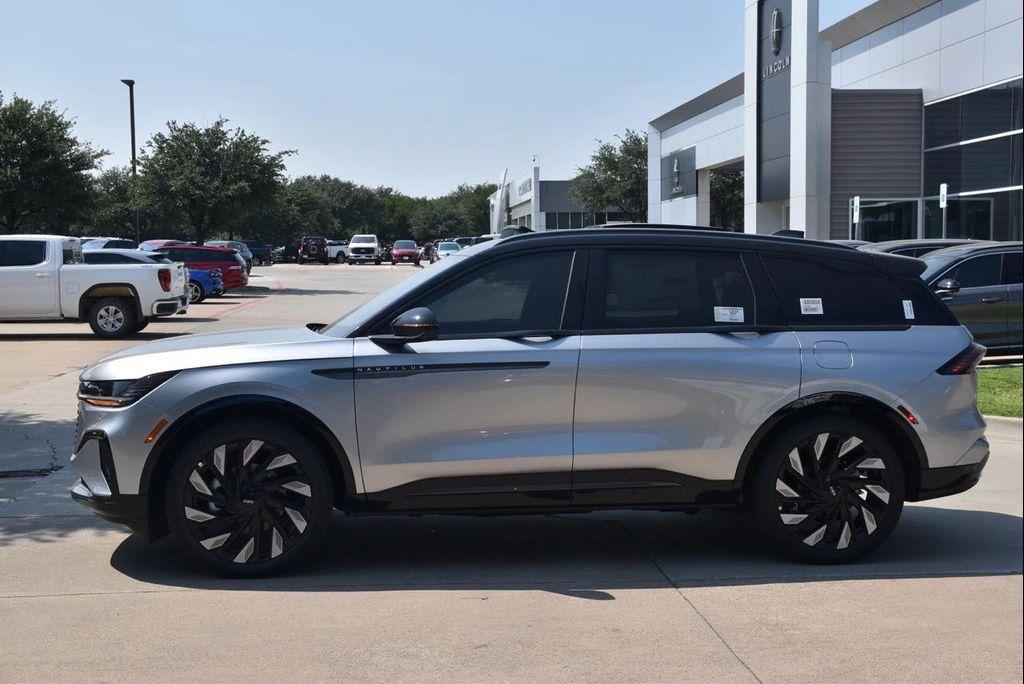 new 2025 Lincoln Nautilus car, priced at $62,117