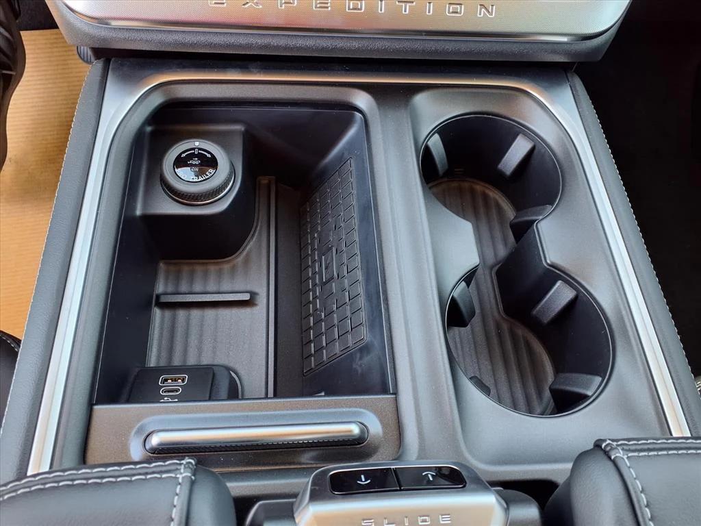 new 2025 Ford Expedition car, priced at $74,172