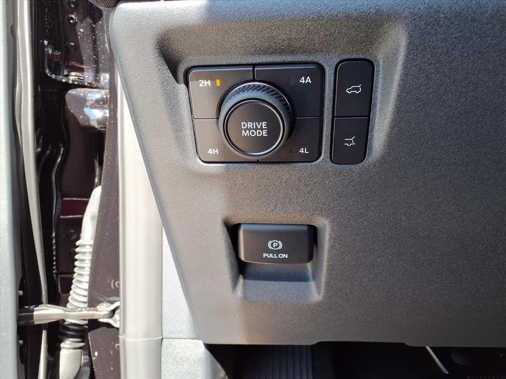 new 2025 Ford Expedition car, priced at $74,172