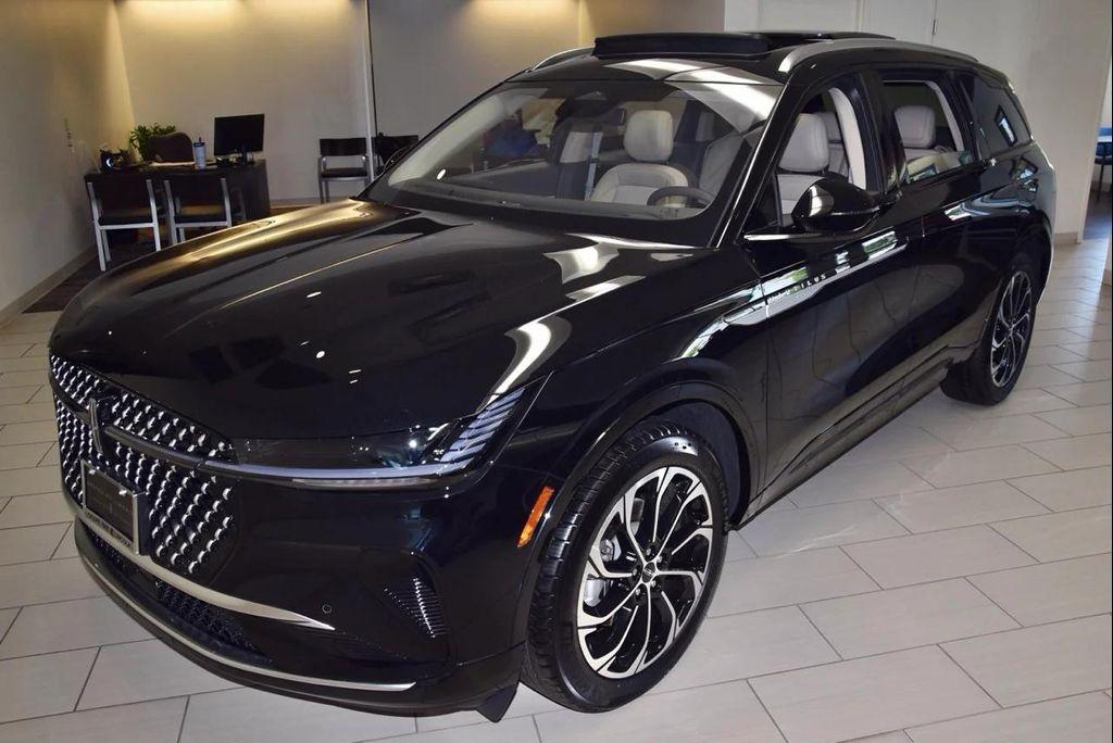 new 2025 Lincoln Nautilus car, priced at $61,704