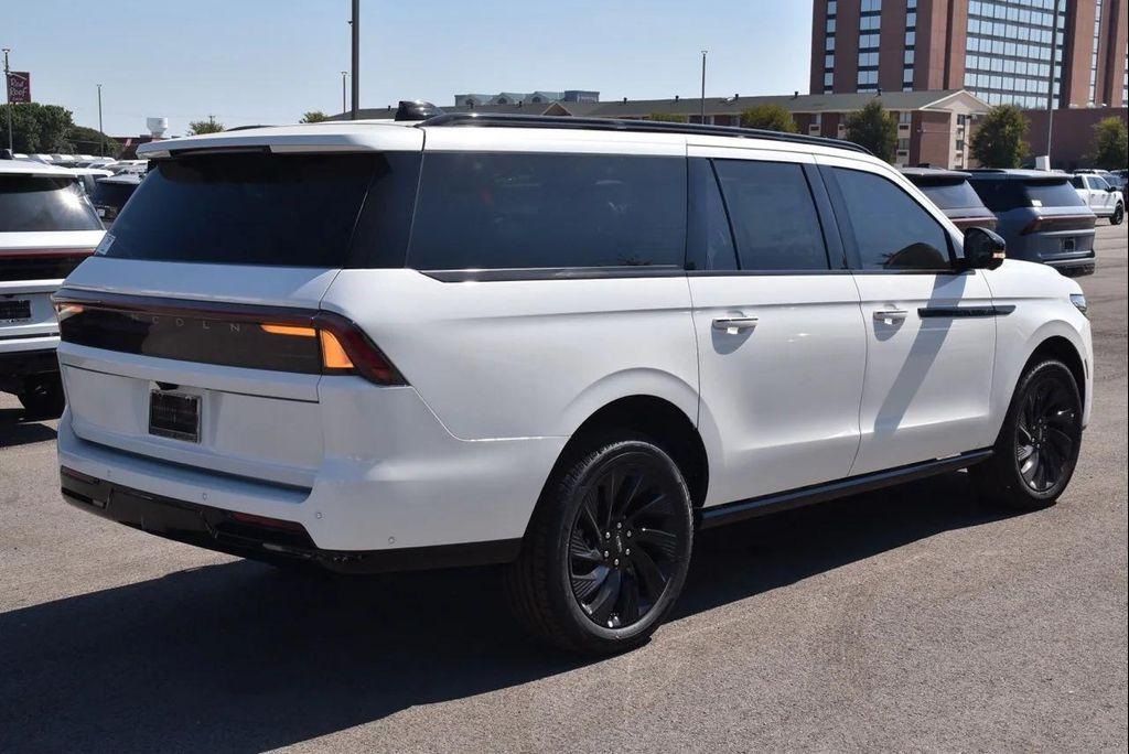new 2025 Lincoln Navigator car, priced at $109,032