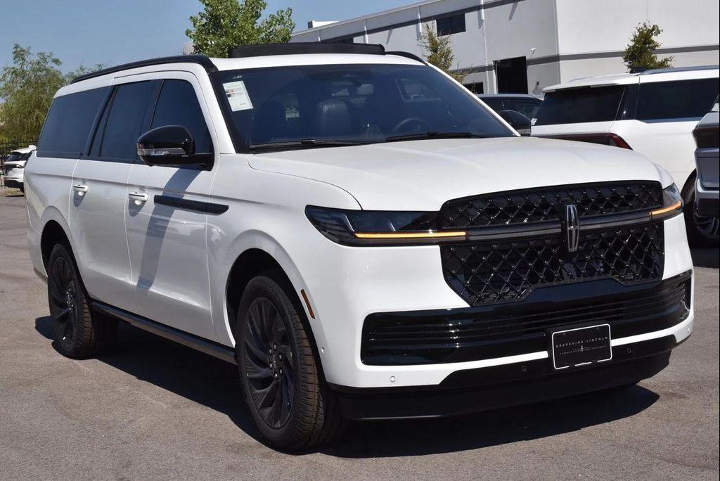 new 2025 Lincoln Navigator car, priced at $109,032