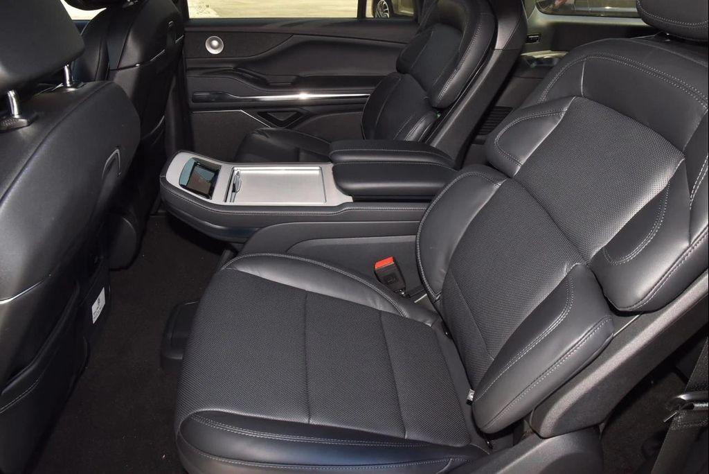 new 2025 Lincoln Navigator car, priced at $109,032