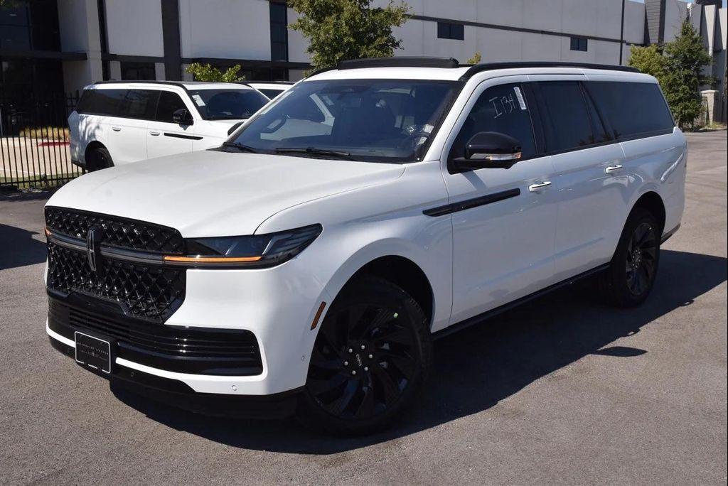 new 2025 Lincoln Navigator car, priced at $109,032