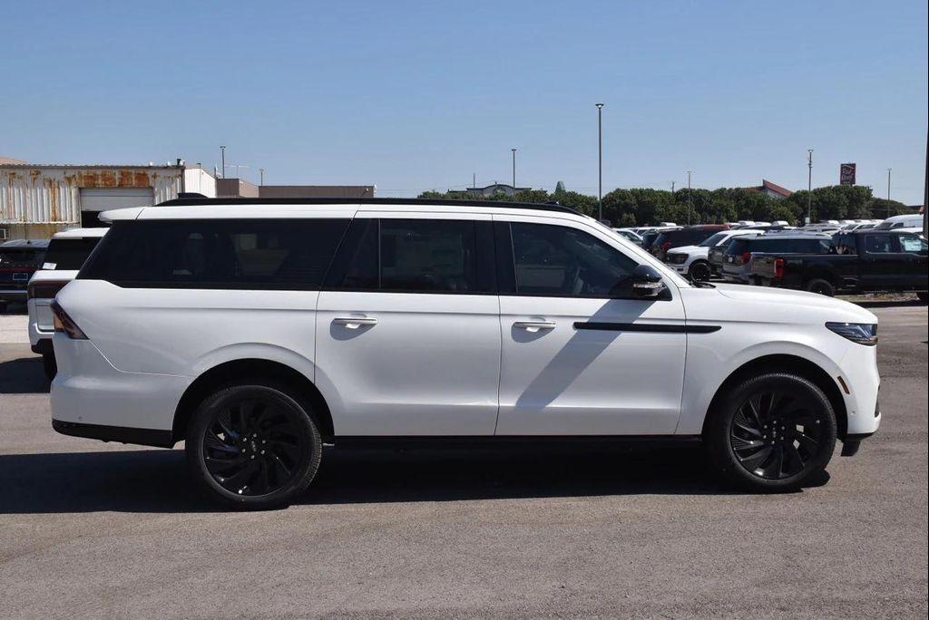 new 2025 Lincoln Navigator car, priced at $109,032