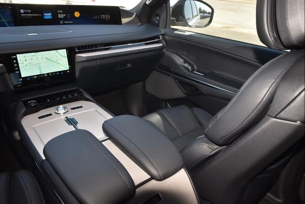 new 2025 Lincoln Navigator car, priced at $109,032