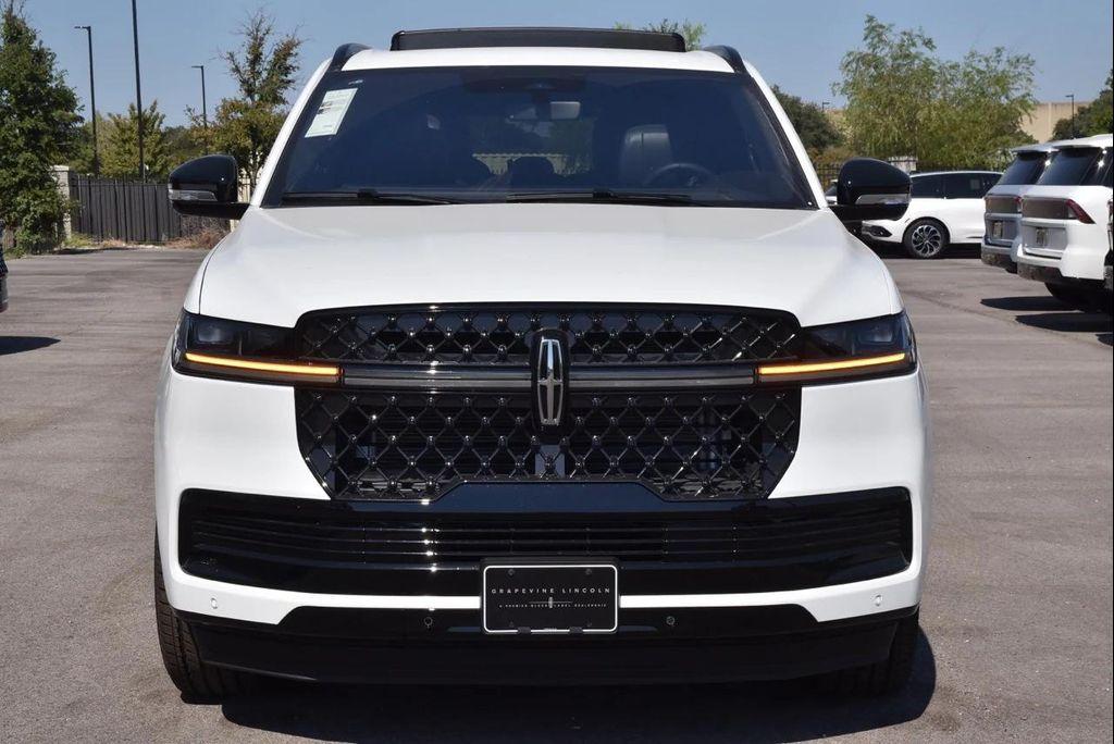 new 2025 Lincoln Navigator car, priced at $109,032