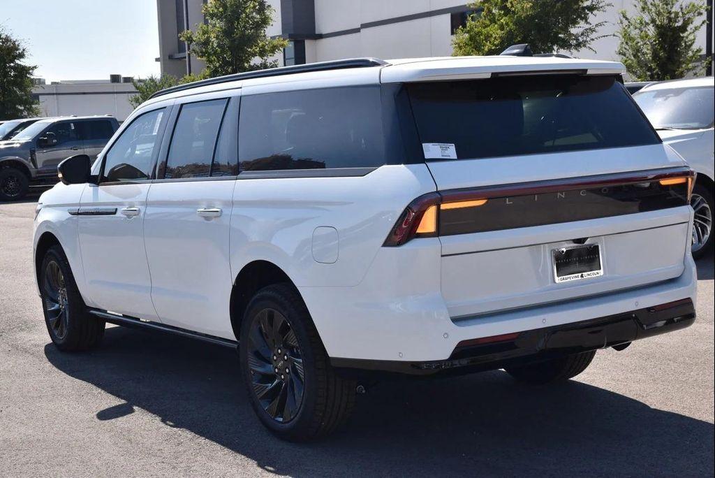 new 2025 Lincoln Navigator car, priced at $109,032