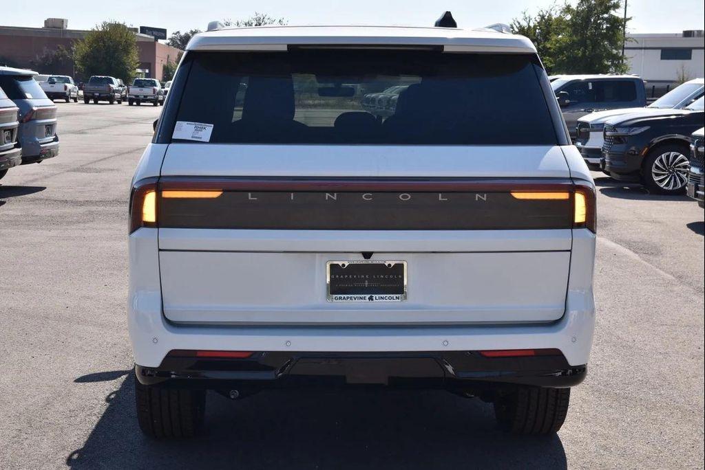 new 2025 Lincoln Navigator car, priced at $109,032