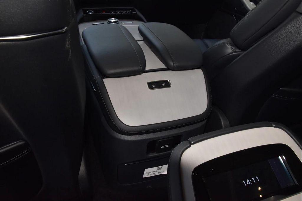 new 2025 Lincoln Navigator car, priced at $102,418