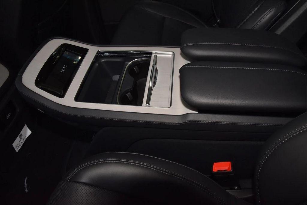 new 2025 Lincoln Navigator car, priced at $102,418
