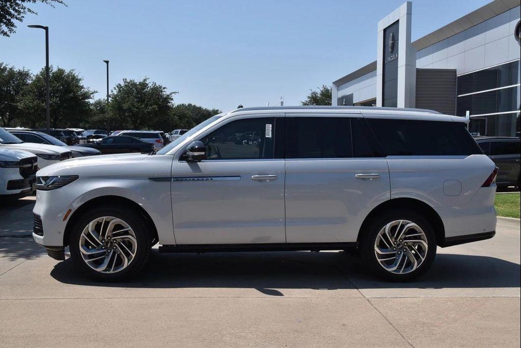 new 2025 Lincoln Navigator car, priced at $102,418