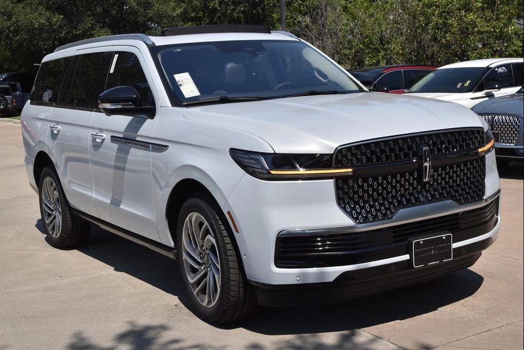 new 2025 Lincoln Navigator car, priced at $102,418