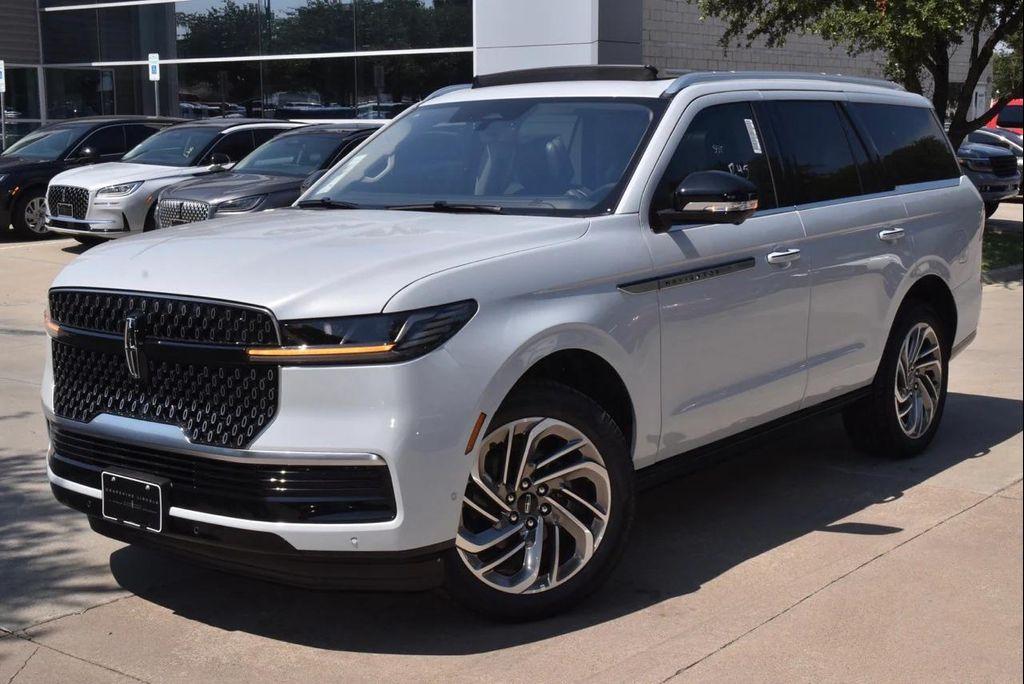 new 2025 Lincoln Navigator car, priced at $102,418