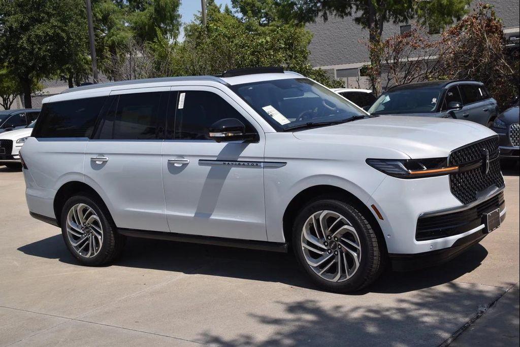 new 2025 Lincoln Navigator car, priced at $102,418